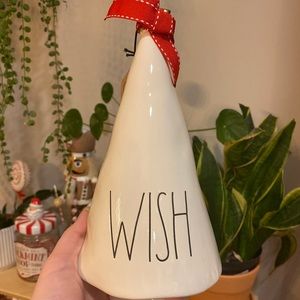 Rae Dunn Christmas Decor. WISH tree.